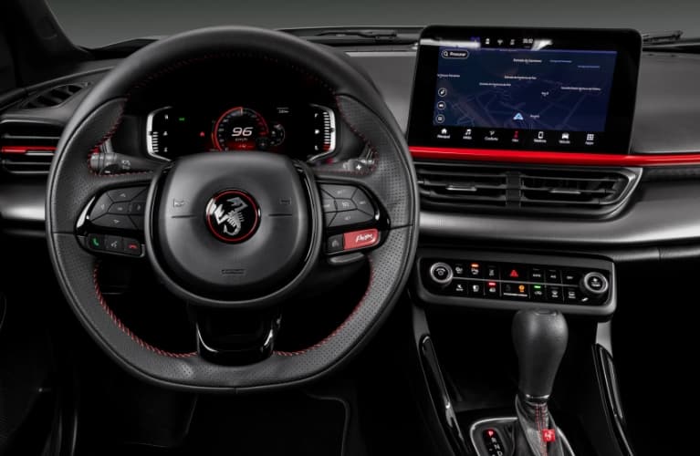 Volante en cuero con levas del Fiat Pulse Abarth