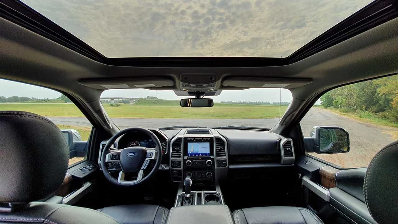 Ford F-150 Lariat techo solar