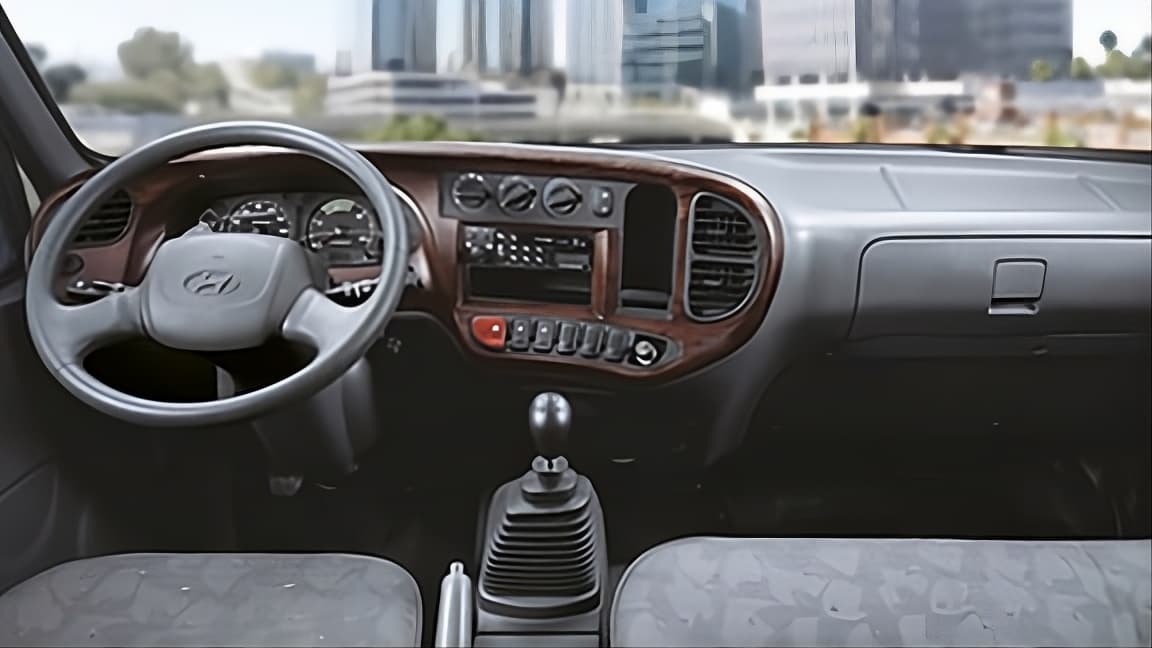 Hyundai HD 78 cabina interior