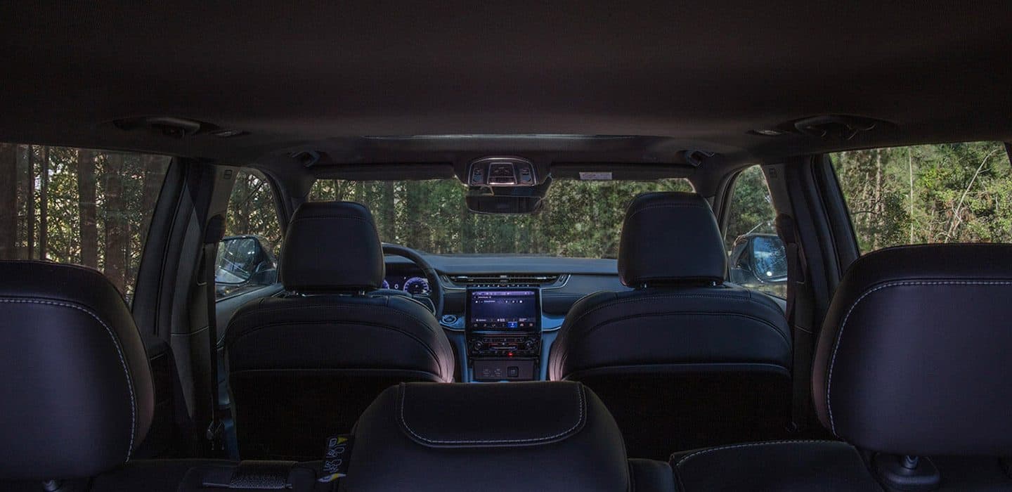 Jeep Grand Cherokee Limited interior 2
